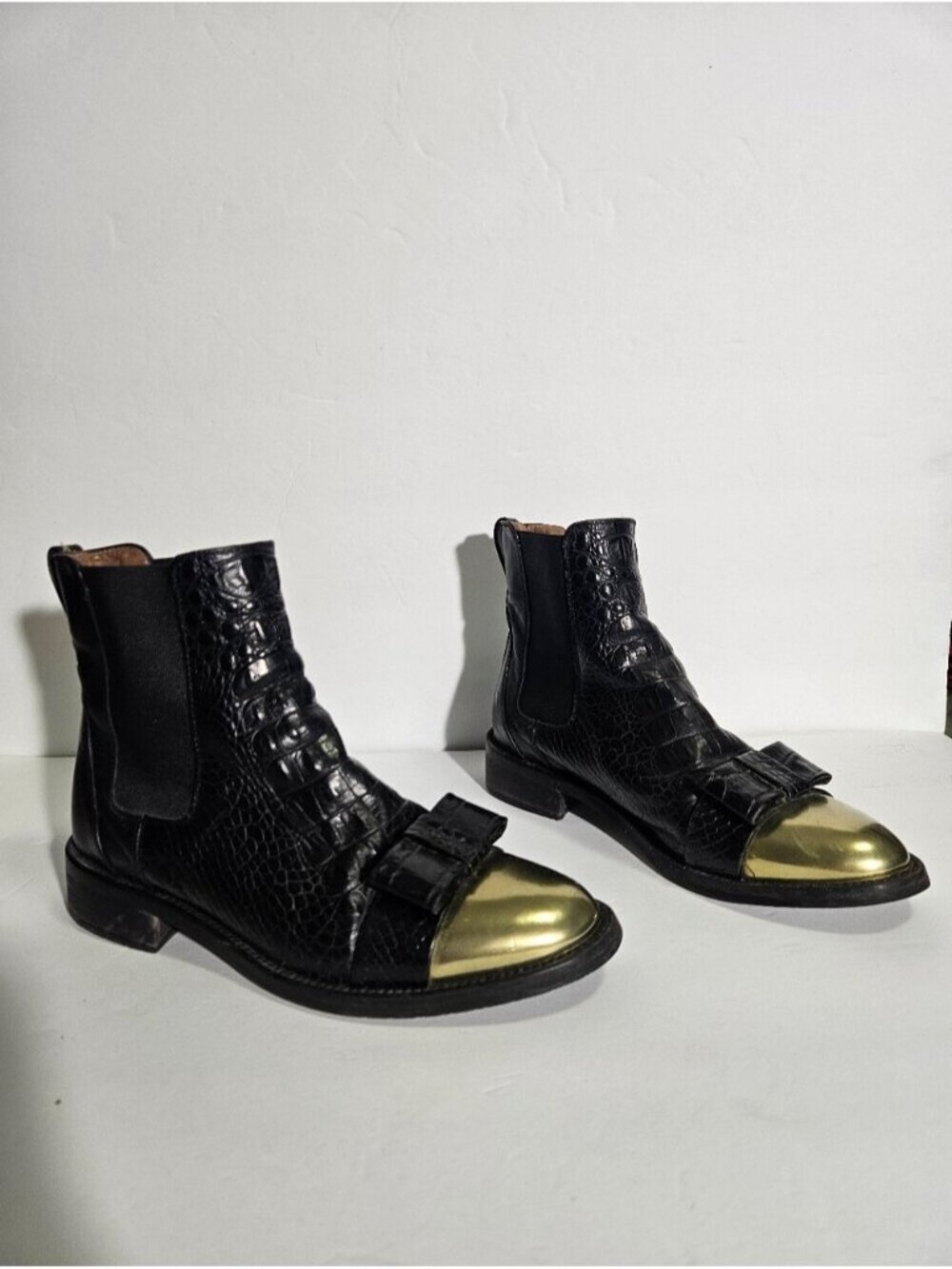 Pertini Crocodile Embossed Leather Metal Cap Toe Chelsea Boots
